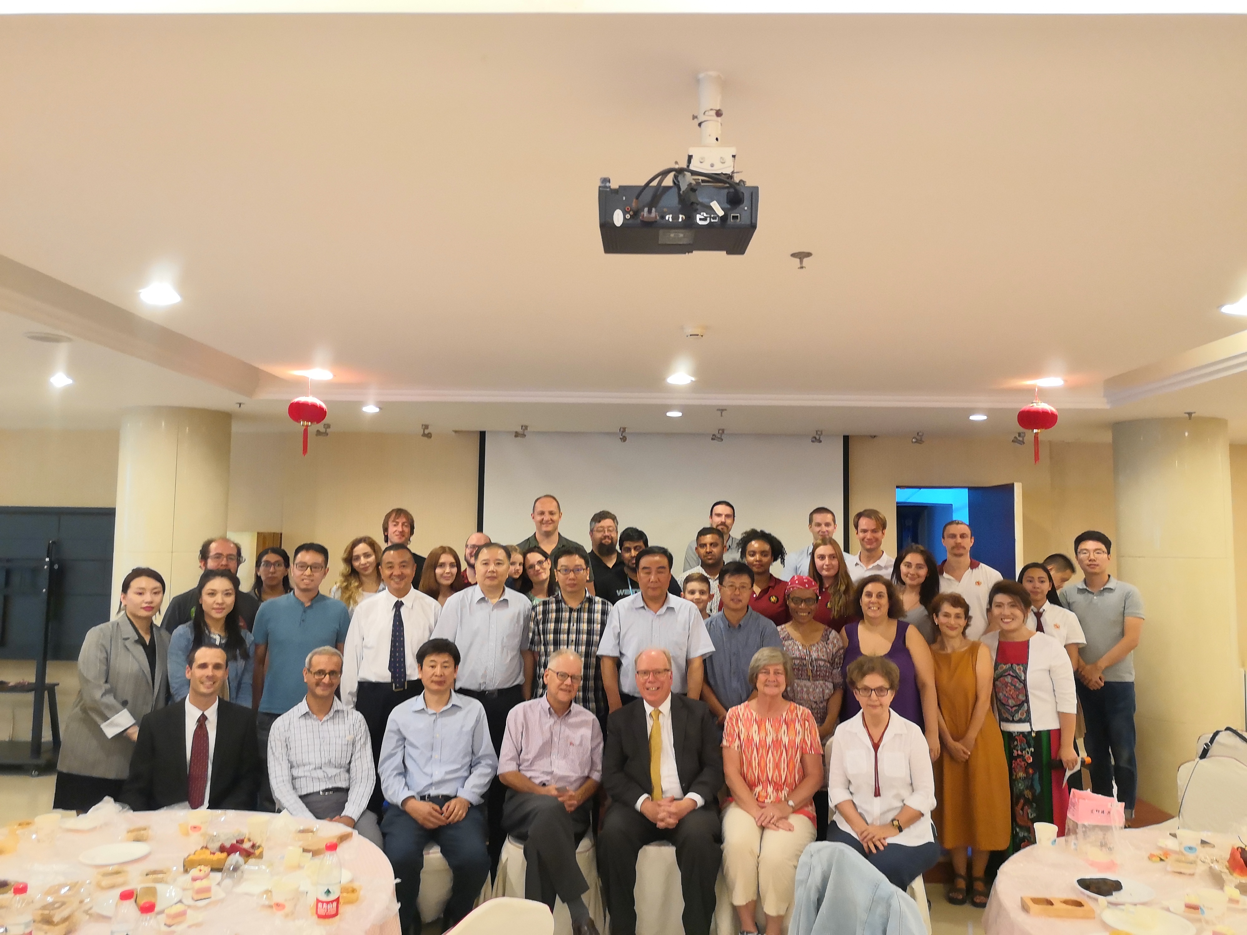 参会人员合照.jpg 参会人员合照.jpg